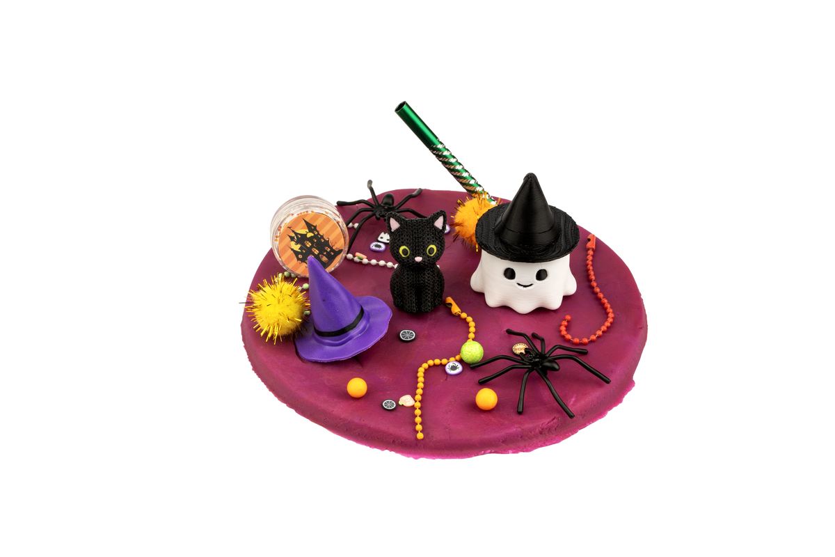 Spooky tub opened: plum doh, a little ghost, a black cat and a witch hat